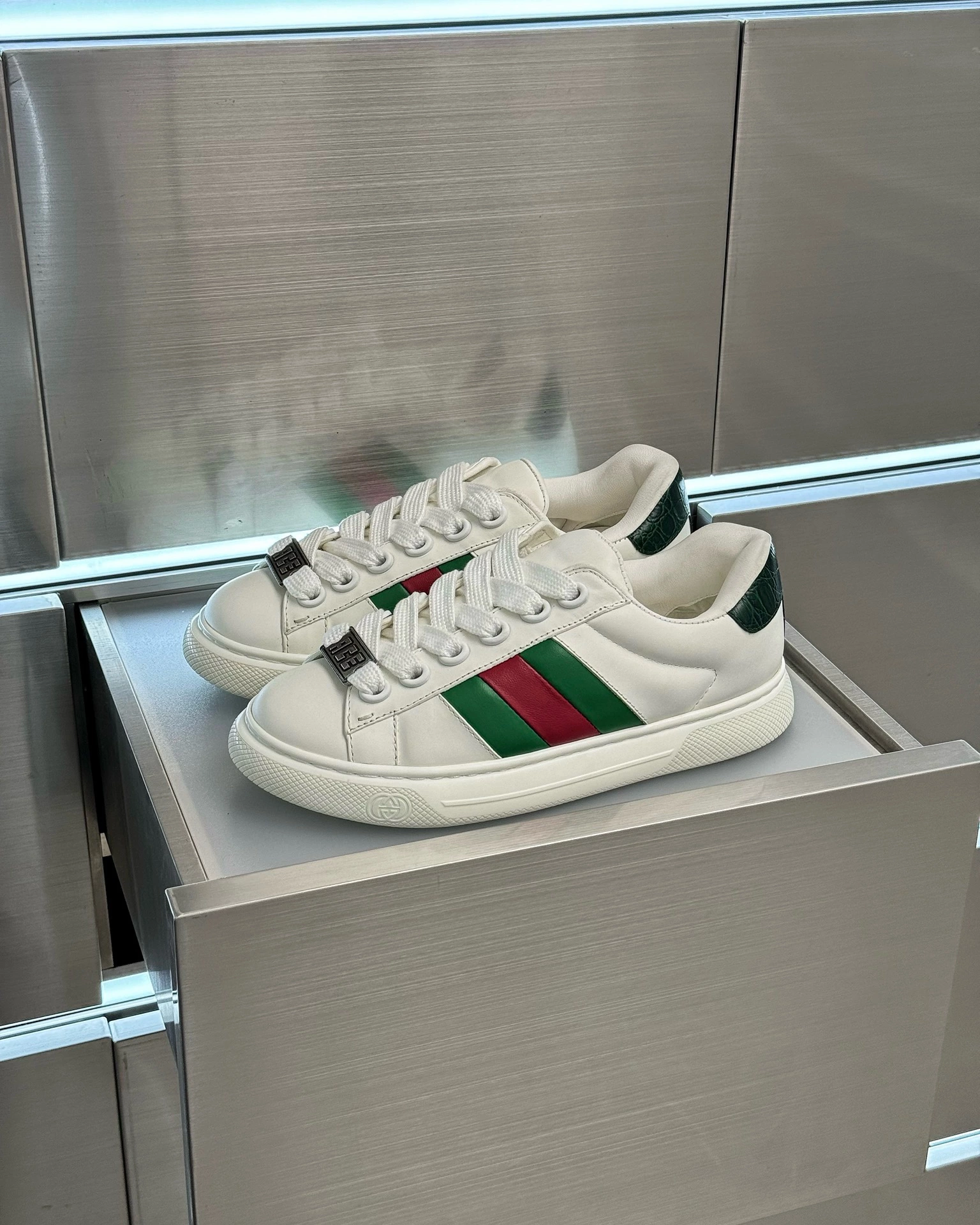 2762C675-FA54-44D9-8065-E918DBBE3D2B