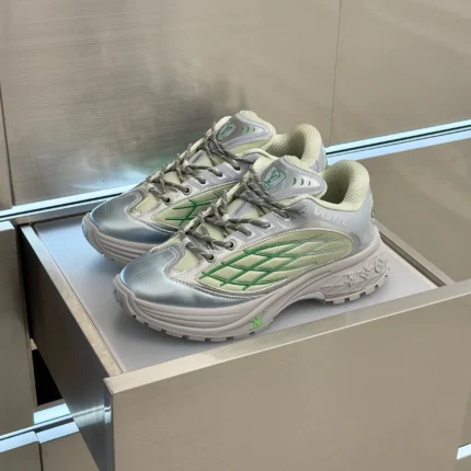 LOUIS VUITTON Discovery