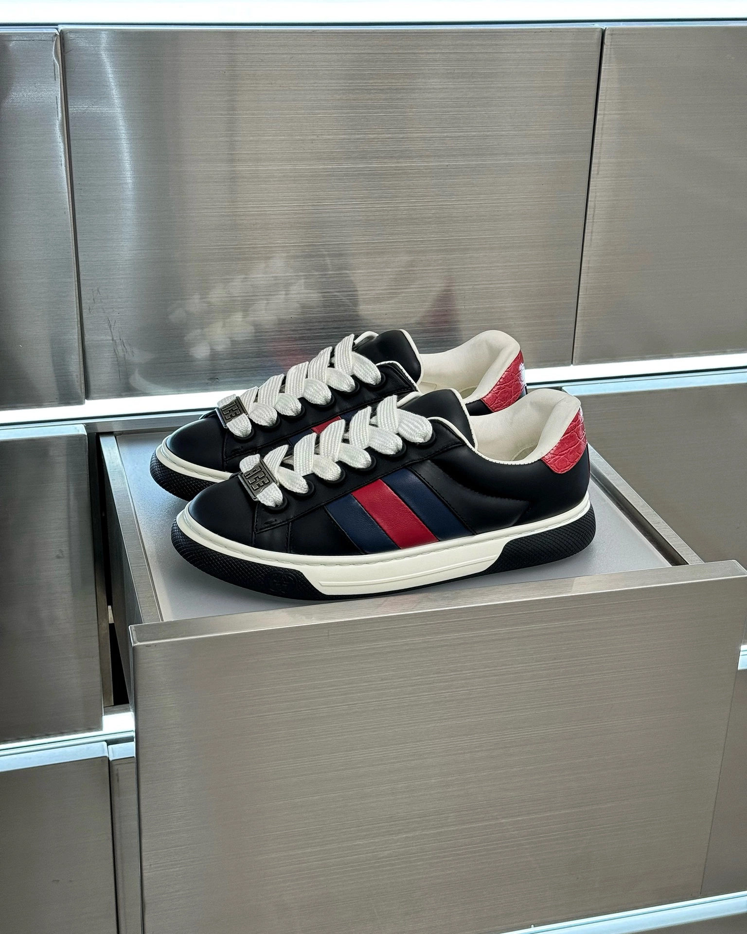 597305D7-6D85-4ADA-8E31-3A80762257FC