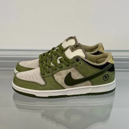 NIKE SB Dunk low x Riot skateshop