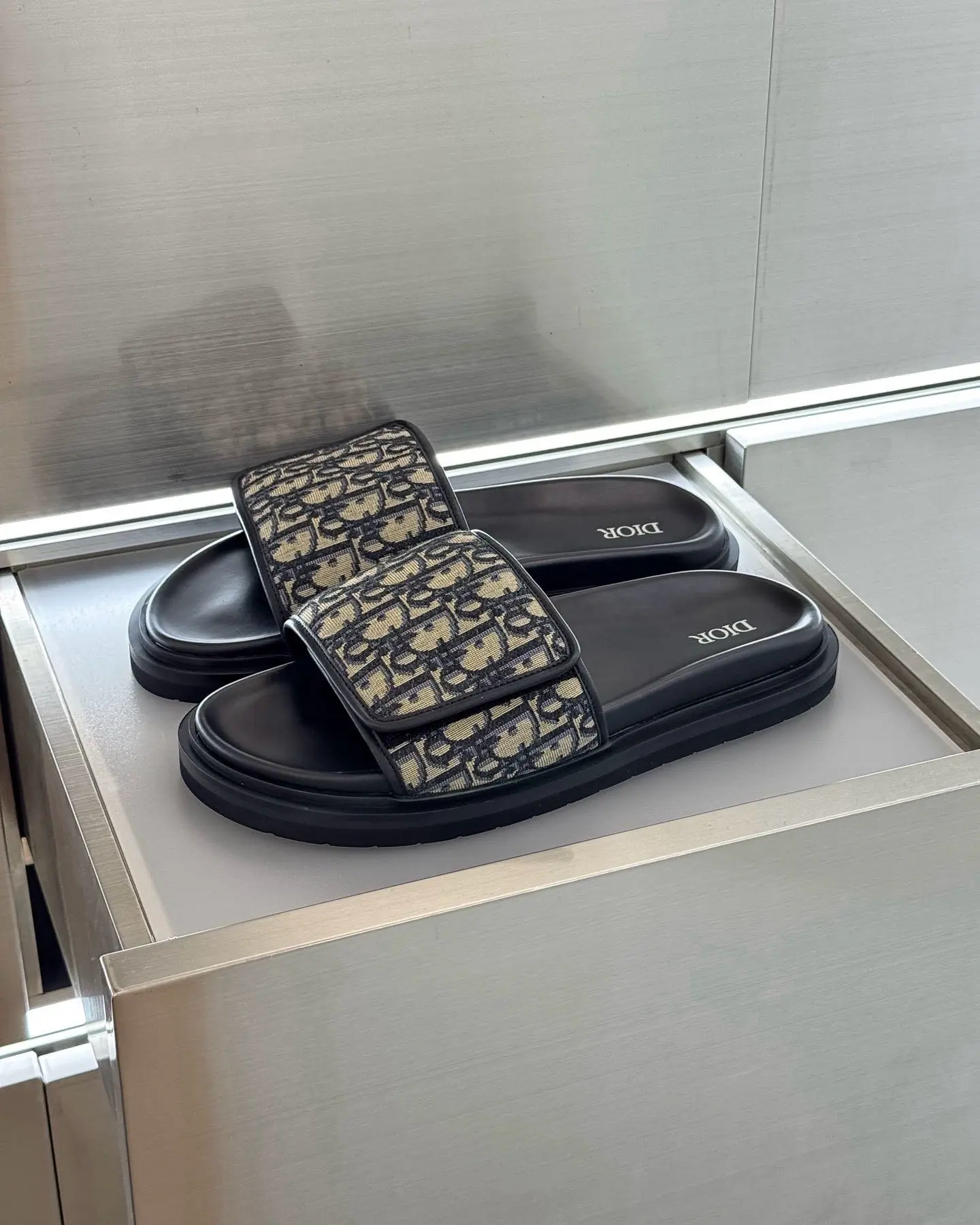 6E831066-EF54-421A-80D4-84F7962A5FFC