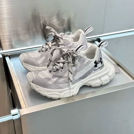 Balenciaga xxxl x UNDER ARMOUR